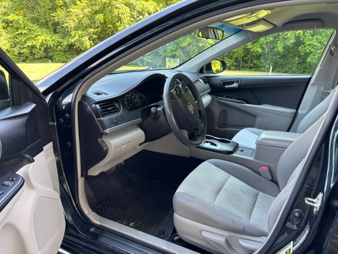 Used 2014 Toyota Camry LE FWD image 11
