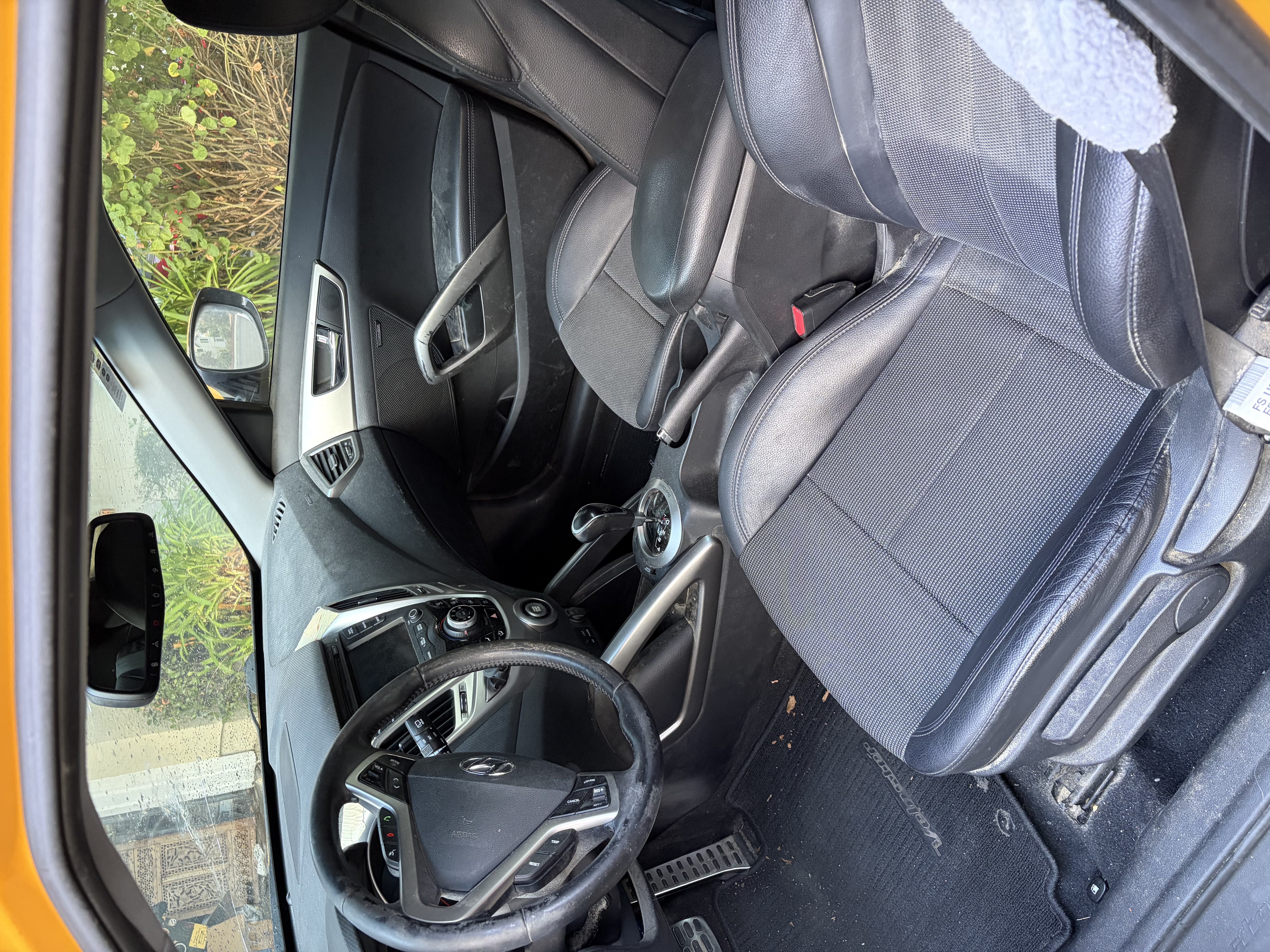 Used 2013 Hyundai Veloster w/ Tech Pkg FWD image 1