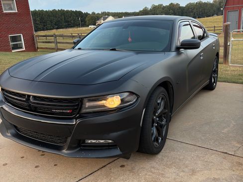 Used 2015 Dodge Charger R/T image 2