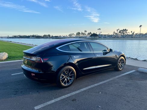 Used 2018 Tesla Model 3 Long Range image 6
