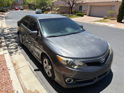 Used 2012 Toyota Camry SE FWD image 1