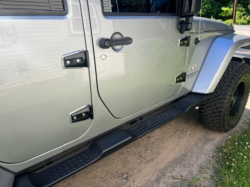 Used 2017 Jeep Wrangler Unlimited Sahara AWD/4WD image 10