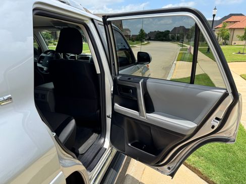Used 2011 Toyota 4Runner SR5 AWD/4WD image 21