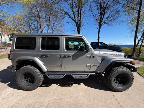 Used 2019 Jeep Wrangler Unlimited Sahara w/ Quick Order Package 24M Moab AWD/4WD image 5