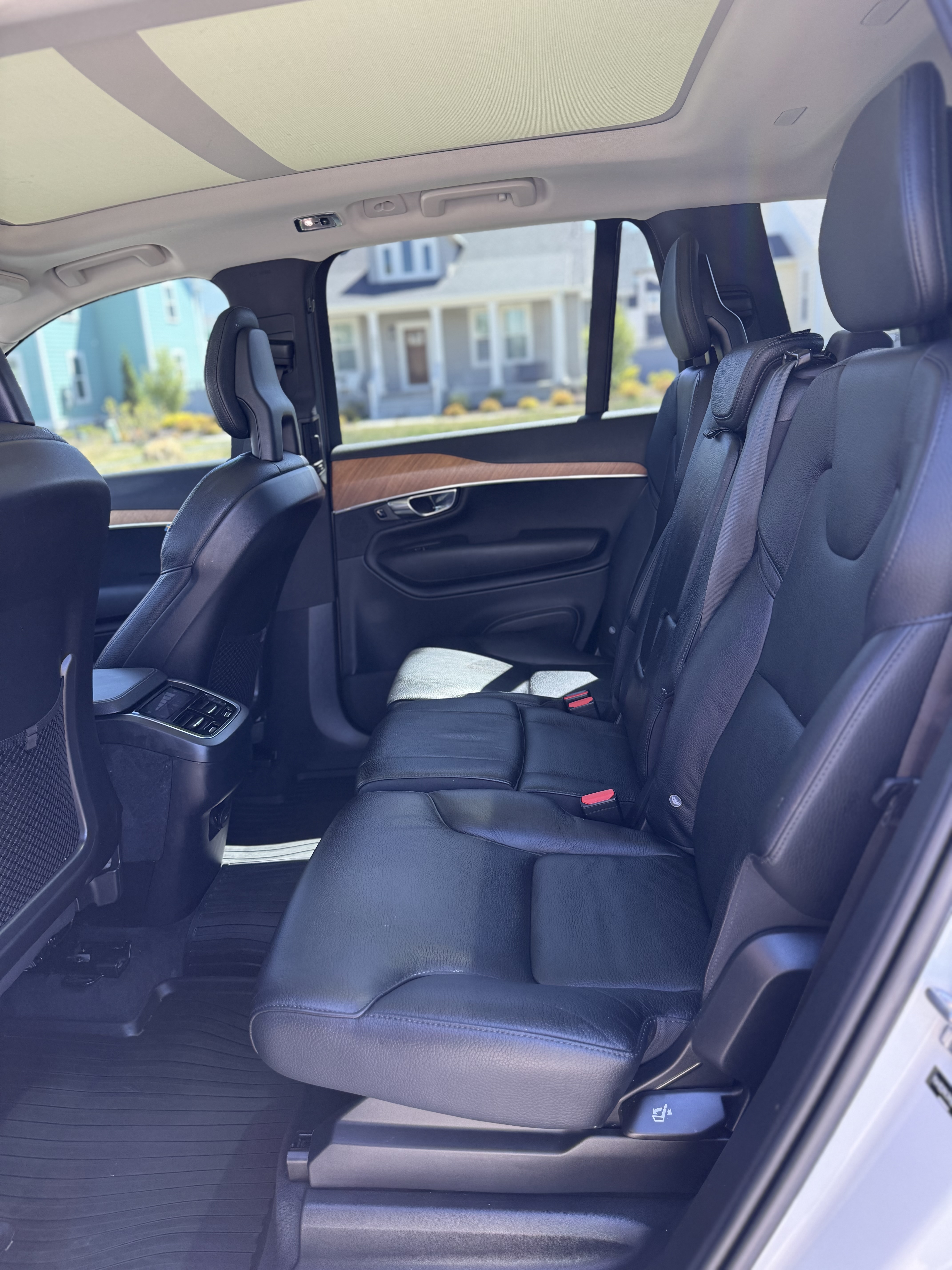 Used 2021 Volvo XC90 T5 Momentum w/ Protection Package AWD/4WD image 18
