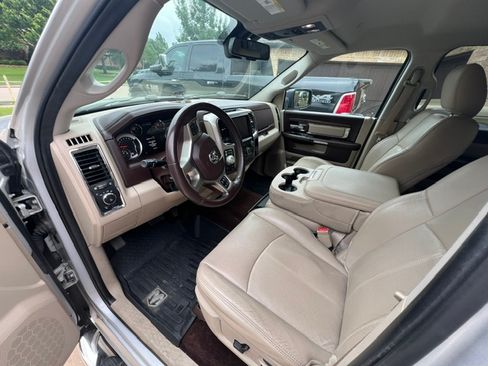 Used 2018 RAM 1500 Laramie w/ Convenience Group AWD/4WD image 4