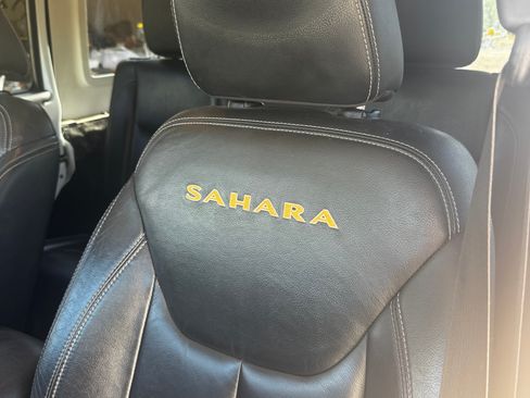 Used 2015 Jeep Wrangler Unlimited Sahara AWD/4WD image 16