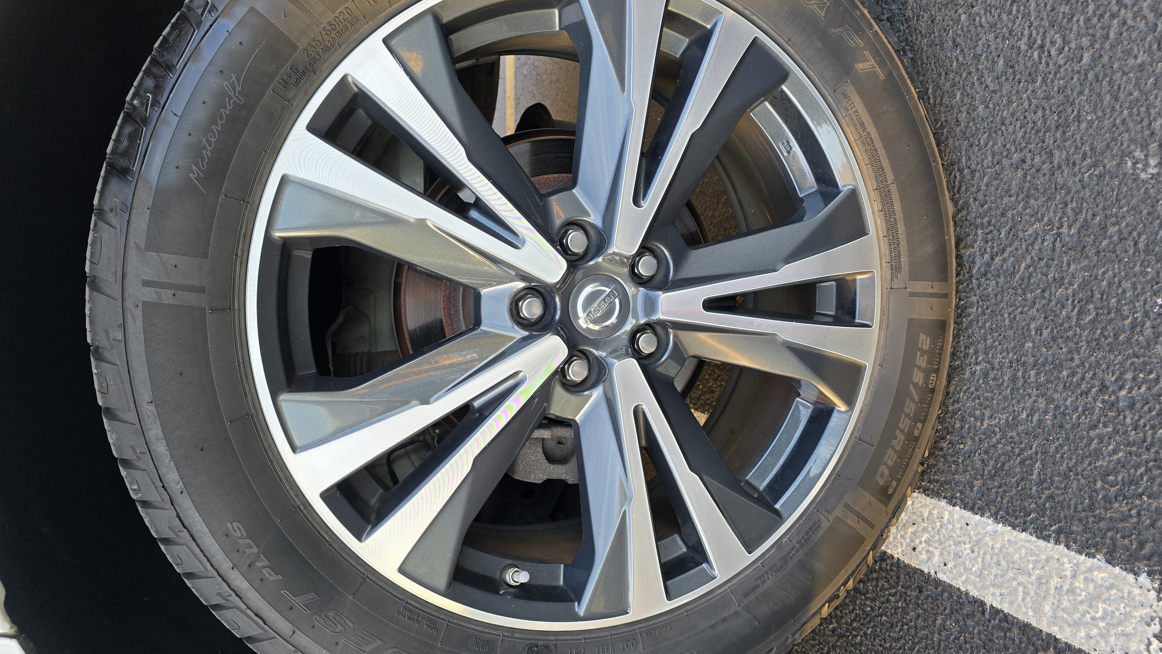 Used 2017 Nissan Pathfinder Platinum w/ Family Entertainment Package AWD/4WD image 18