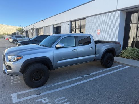 Used 2021 Toyota Tacoma TRD Off-Road w/ Technology Package image 5