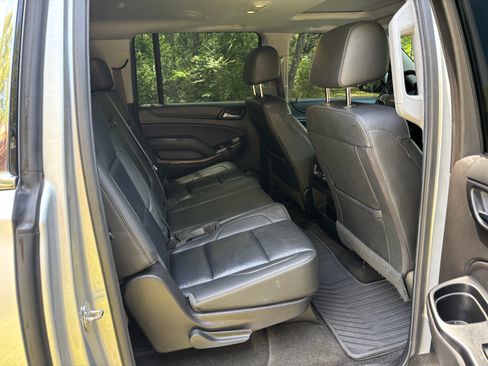 Used 2017 Chevrolet Suburban LT w/ Luxury Package RWD image 18