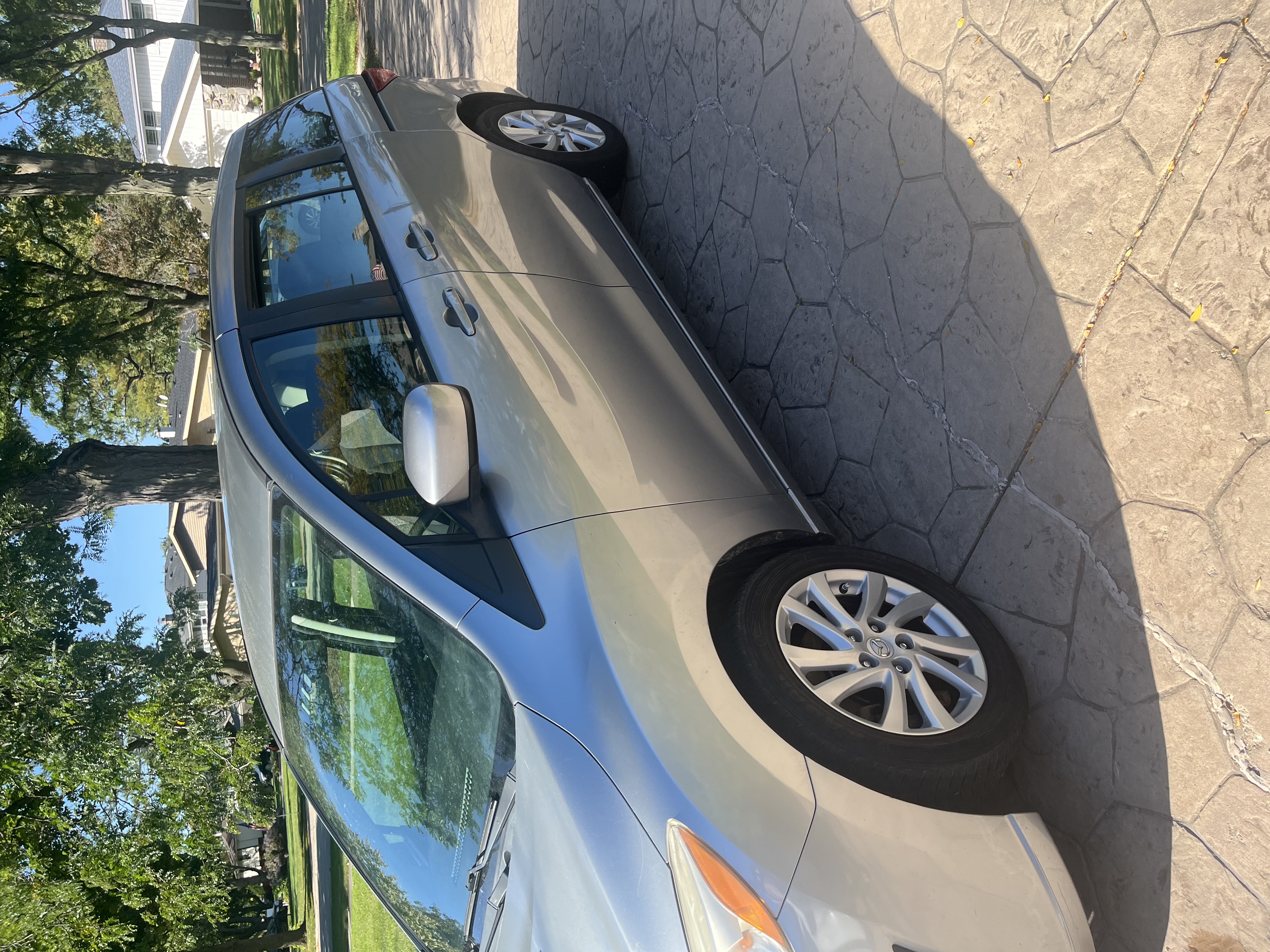 Used 2012 MAZDA MAZDA5 Sport FWD image 4