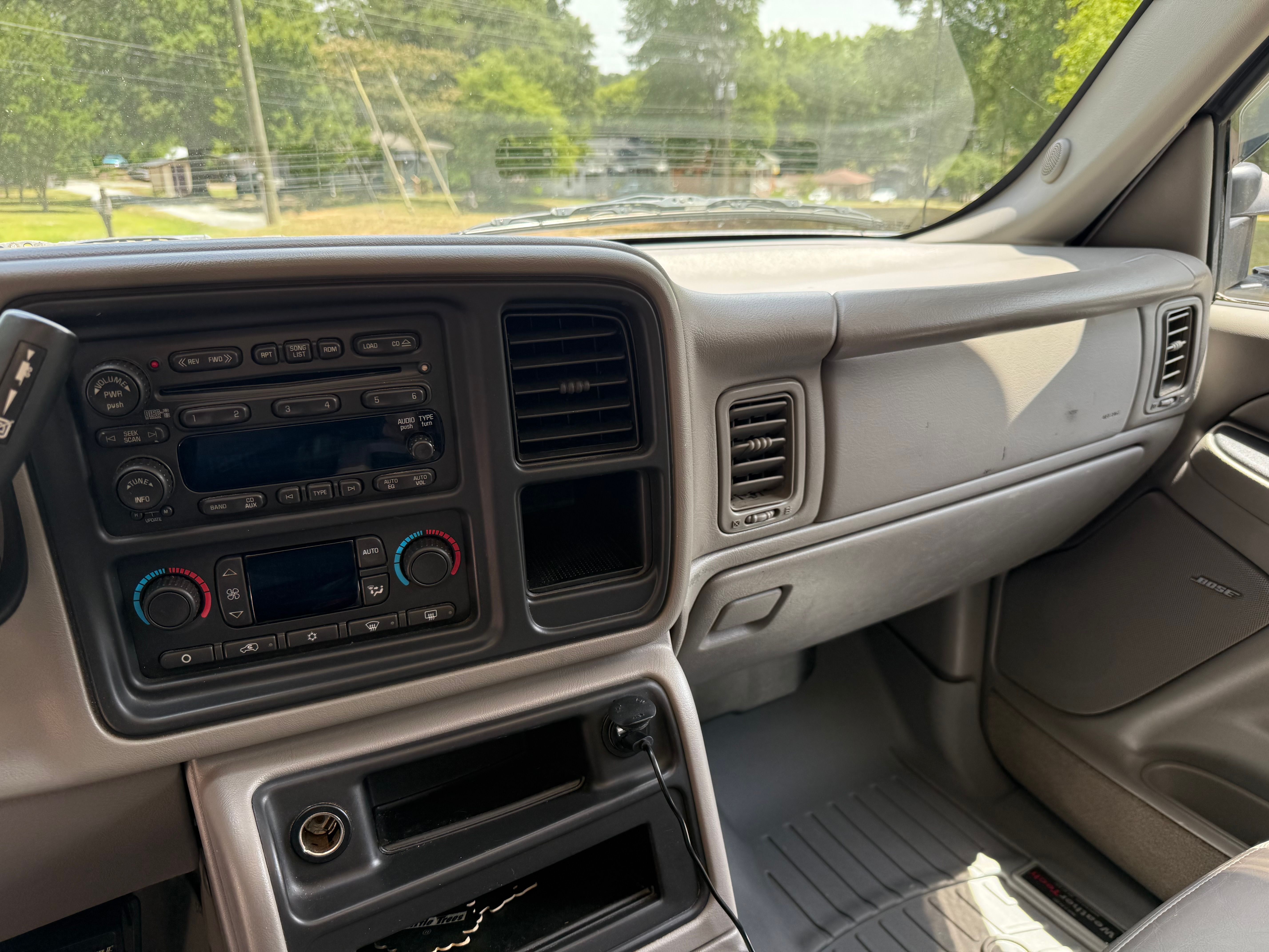 Used 2005 GMC Sierra 2500 SLT w/ Heavy-Duty Power Package AWD/4WD image 8