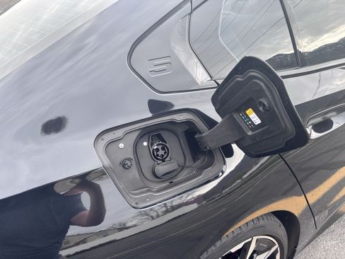 Used 2024 BMW i5 M60 w/ Executive Package image 17