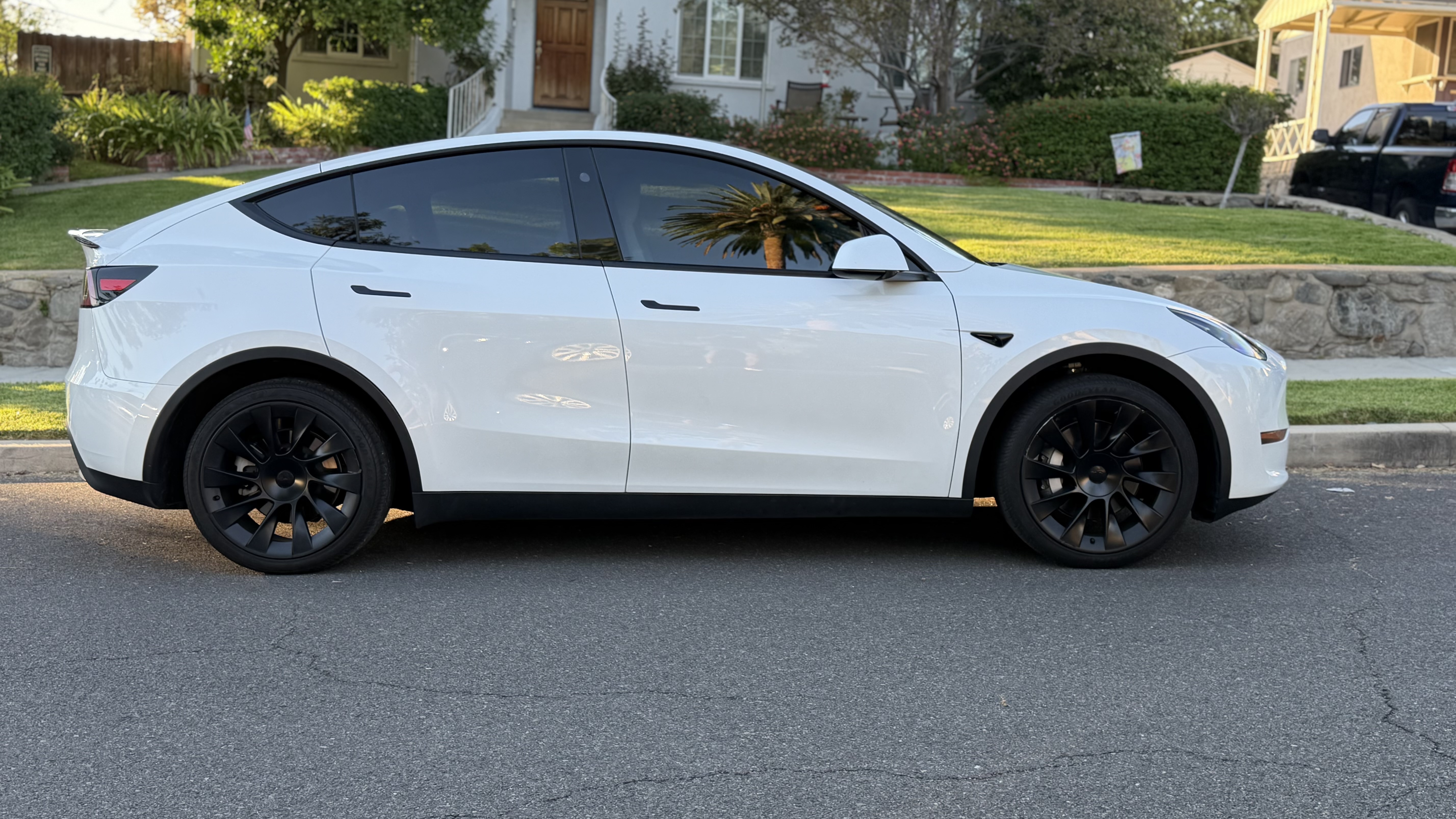 Used 2023 Tesla Model Y Long Range AWD/4WD image 4