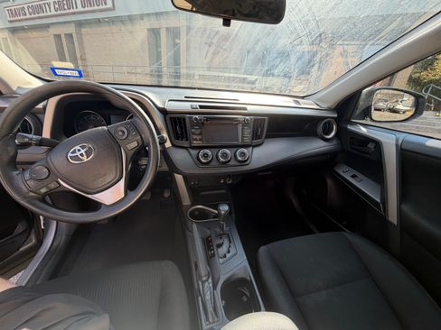 Used 2017 Toyota RAV4 LE FWD image 13