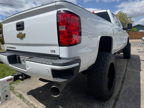 Used 2018 Chevrolet Silverado 3500 LTZ AWD/4WD image 6