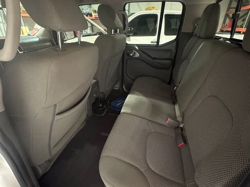 Used 2019 Nissan Frontier SV image 8