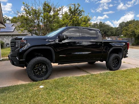 Used 2024 GMC Sierra 1500 AT4 w/ Technology Package AWD/4WD image 5