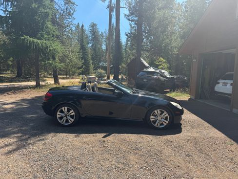 Used 2009 Mercedes-Benz SLK 350 image 2