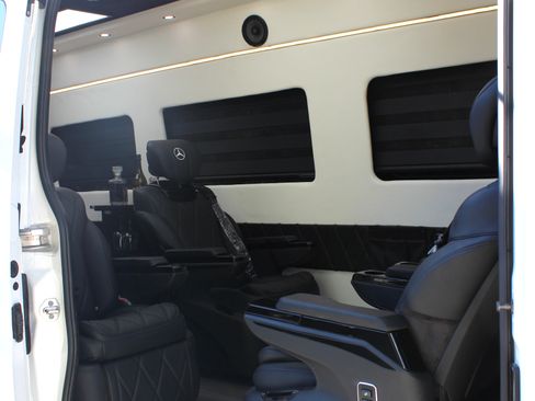 Used 2024 Mercedes-Benz Sprinter 2500 image 16