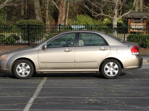 Used 2007 Kia Spectra EX image 10