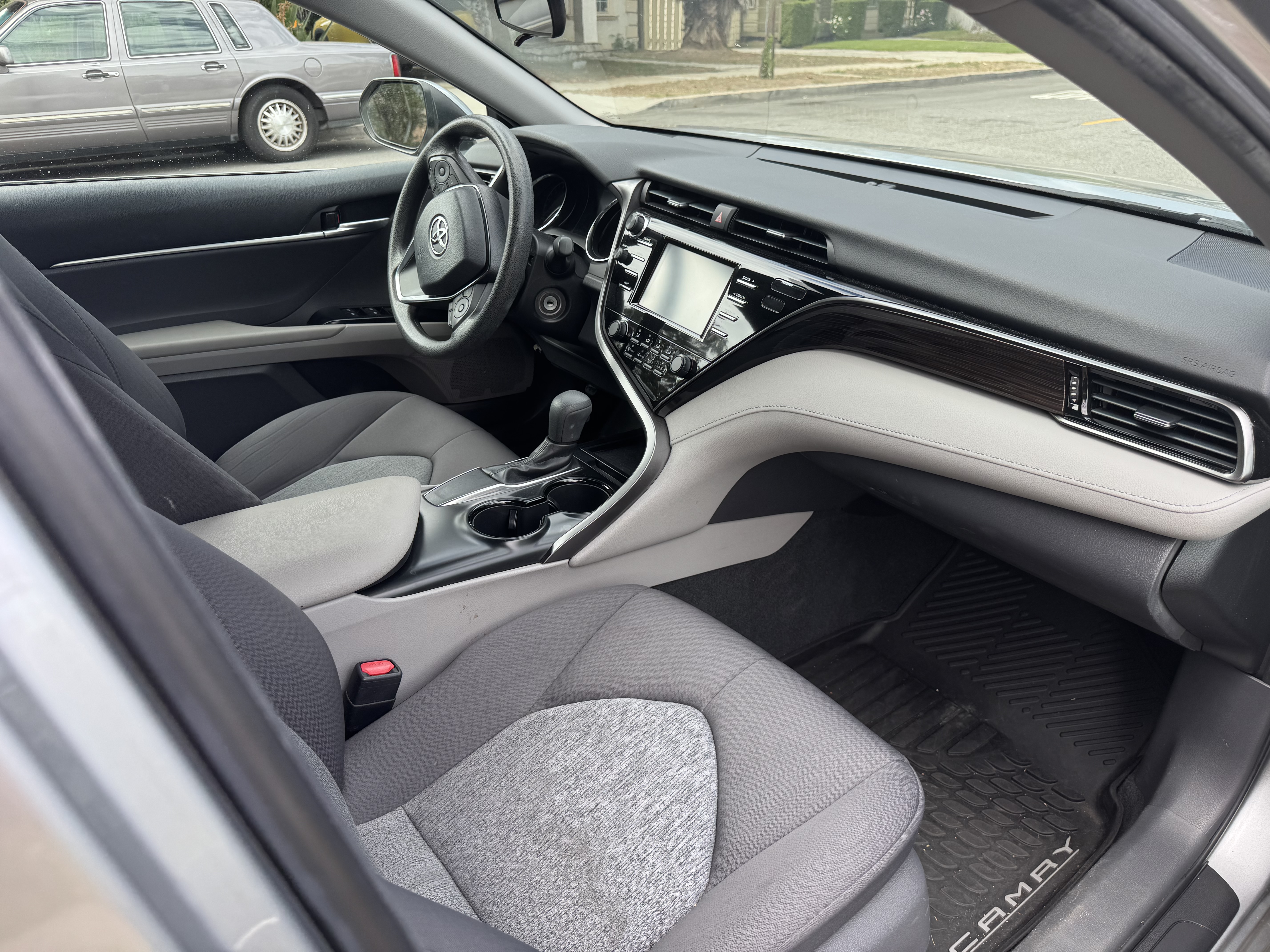 Used 2019 Toyota Camry LE FWD image 9