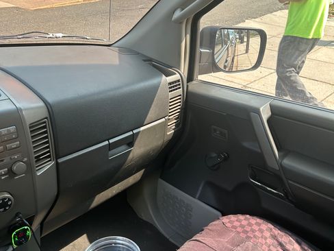 Used 2004 Nissan Titan XE w/ (PRF) Preferred Pkg image 11