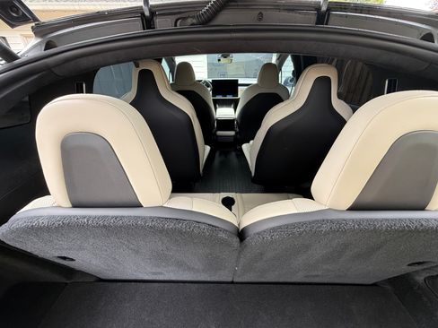 Used 2022 Tesla Model X Plaid image 11