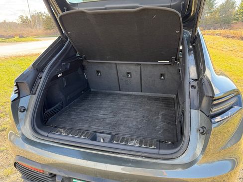 Used 2024 Porsche Macan 4 Electric image 11