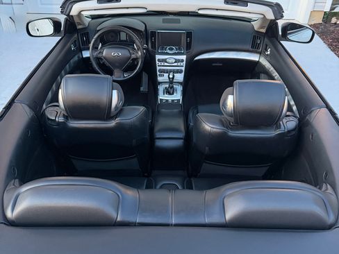 Used 2010 INFINITI G37 Convertible w/ Premium Pkg RWD image 17