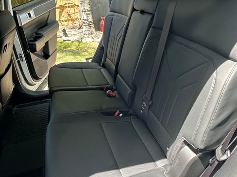 Used 2025 Hyundai Santa Fe SEL AWD/4WD image 6