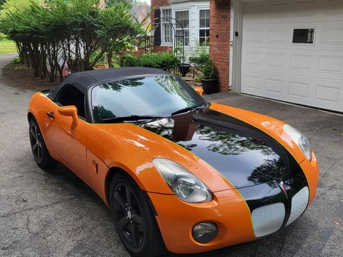 Used 2008 Pontiac Solstice Convertible 2D w/ Premium Package image 8