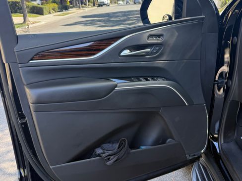 Used 2022 Cadillac Escalade ESV Luxury RWD image 15