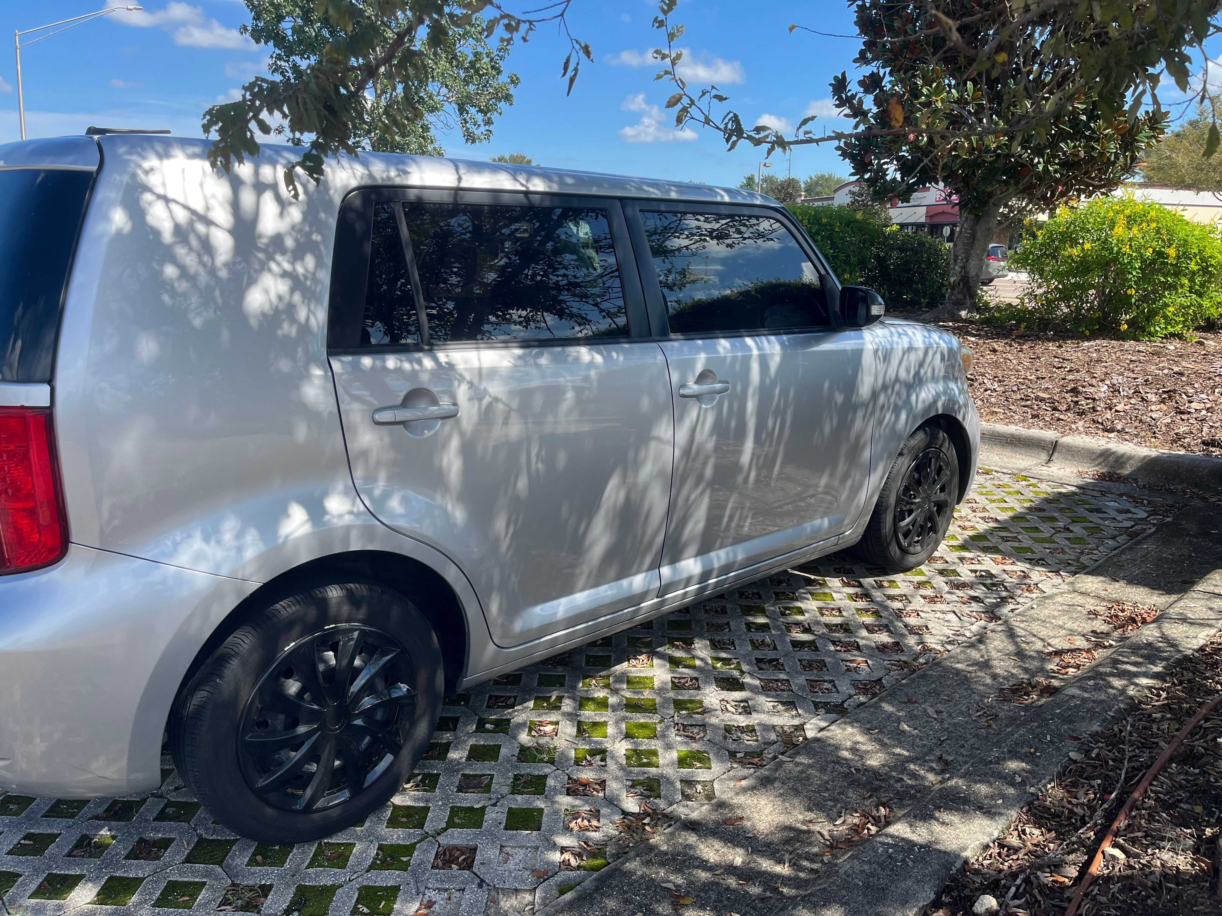 Used 2010 Scion xB FWD image 4