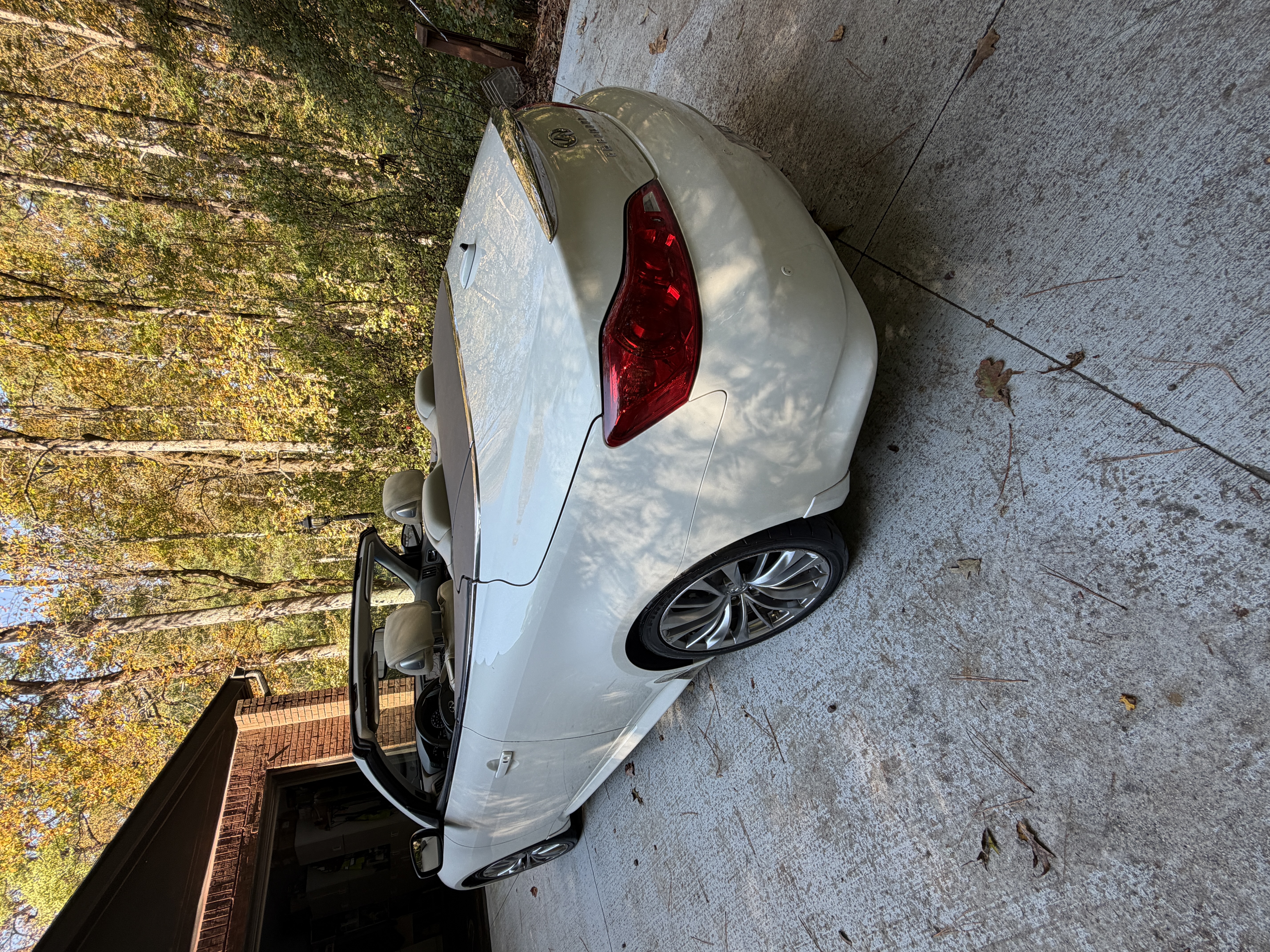 Used 2012 INFINITI G37 Convertible w/ Premium Pkg RWD image 8