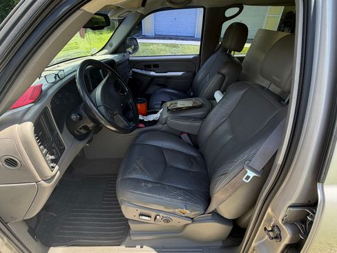 Used 2004 Chevrolet Silverado 2500 LT w/ Heavy-Duty Power Package RWD image 9