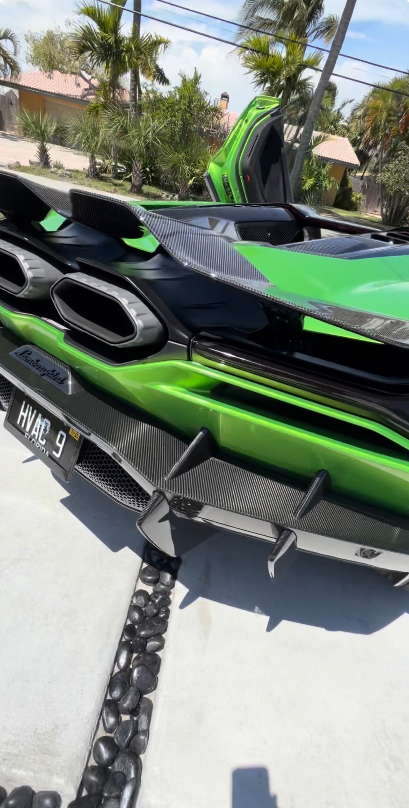 Used 2025 Lamborghini Revuelto AWD/4WD image 9