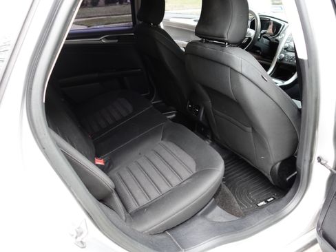 Used 2017 Ford Fusion SE image 15