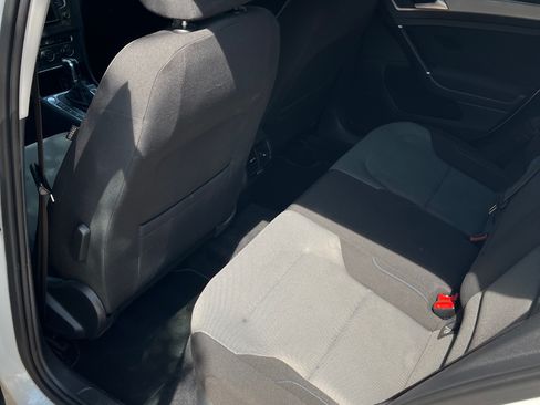 Used 2016 Volkswagen e-Golf SE w/ DC Fast Charging Package FWD image 12