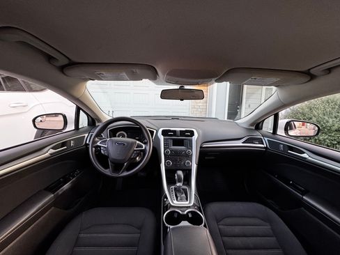 Used 2015 Ford Fusion SE image 8