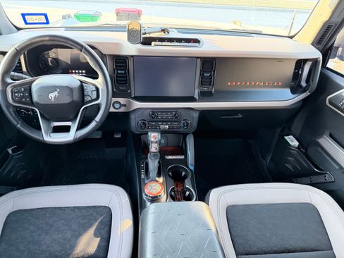 Used 2022 Ford Bronco Wildtrak image 5