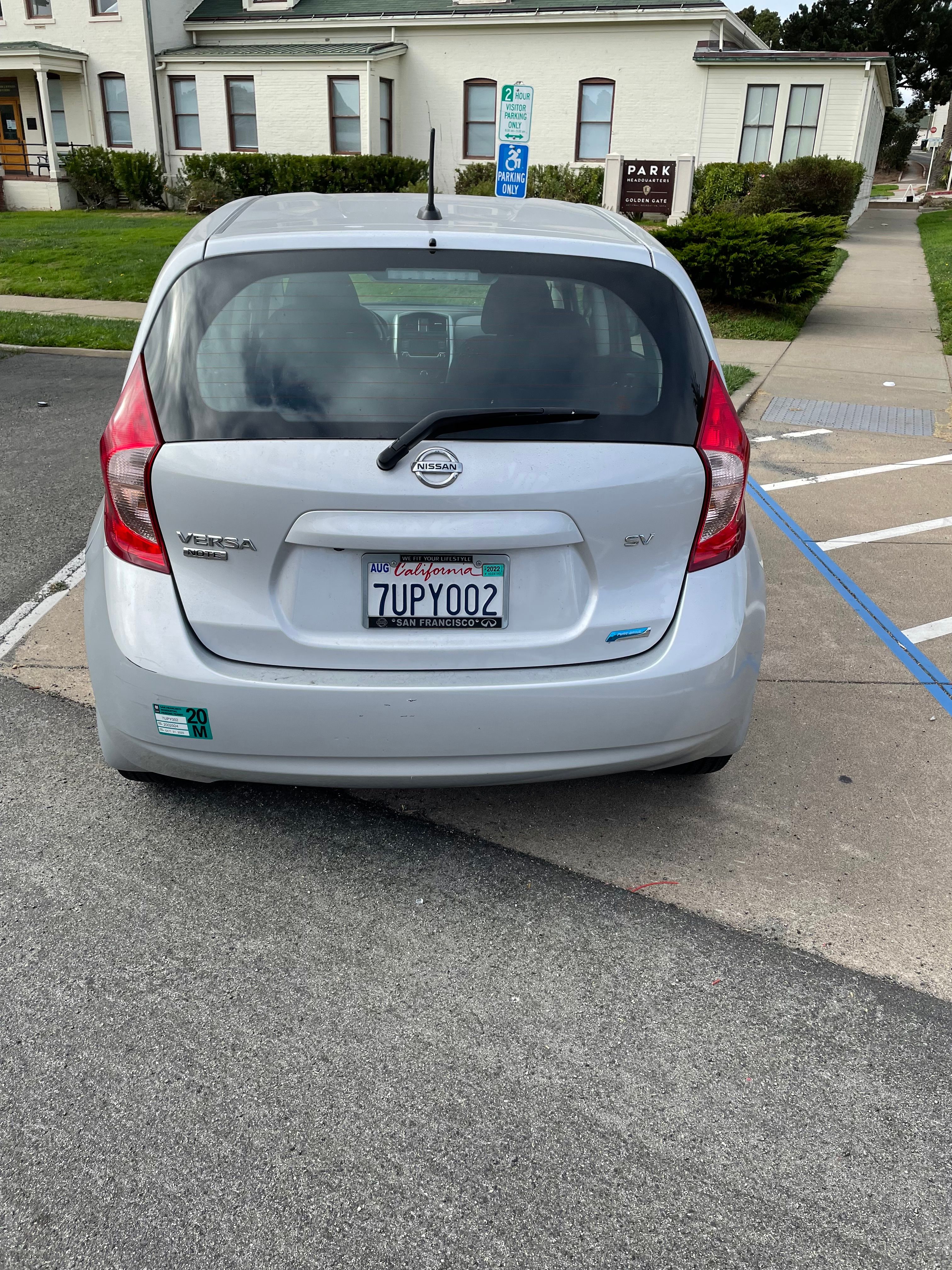 Used 2016 Nissan Versa Note SV FWD image 2