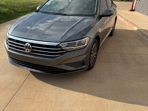 Used 2019 Volkswagen Jetta SE FWD image 2