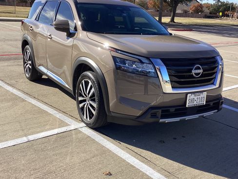 Used 2023 Nissan Pathfinder Platinum w/ Cargo Package image 10