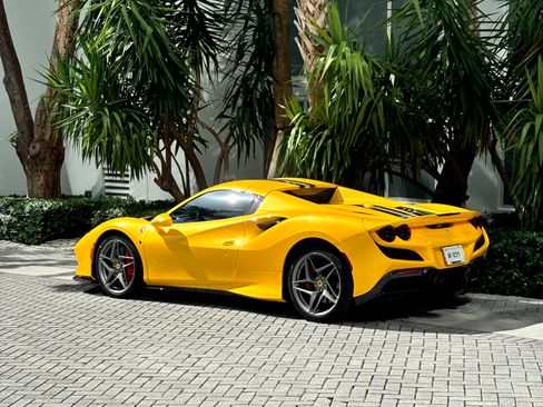 Used 2021 Ferrari F8 Tributo image 2