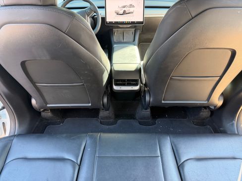 Used 2022 Tesla Model Y Performance image 5