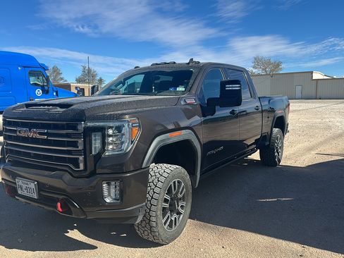 Used 2021 GMC Sierra 2500 AT4 w/ AT4 Premium Plus Package image 4