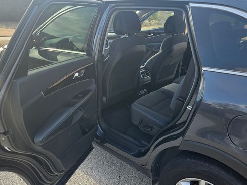 Used 2016 Kia Sorento LX w/ LX Convenience Package image 20