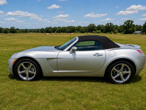 Used 2008 Saturn Sky w/ Premium Trim Package RWD image 5