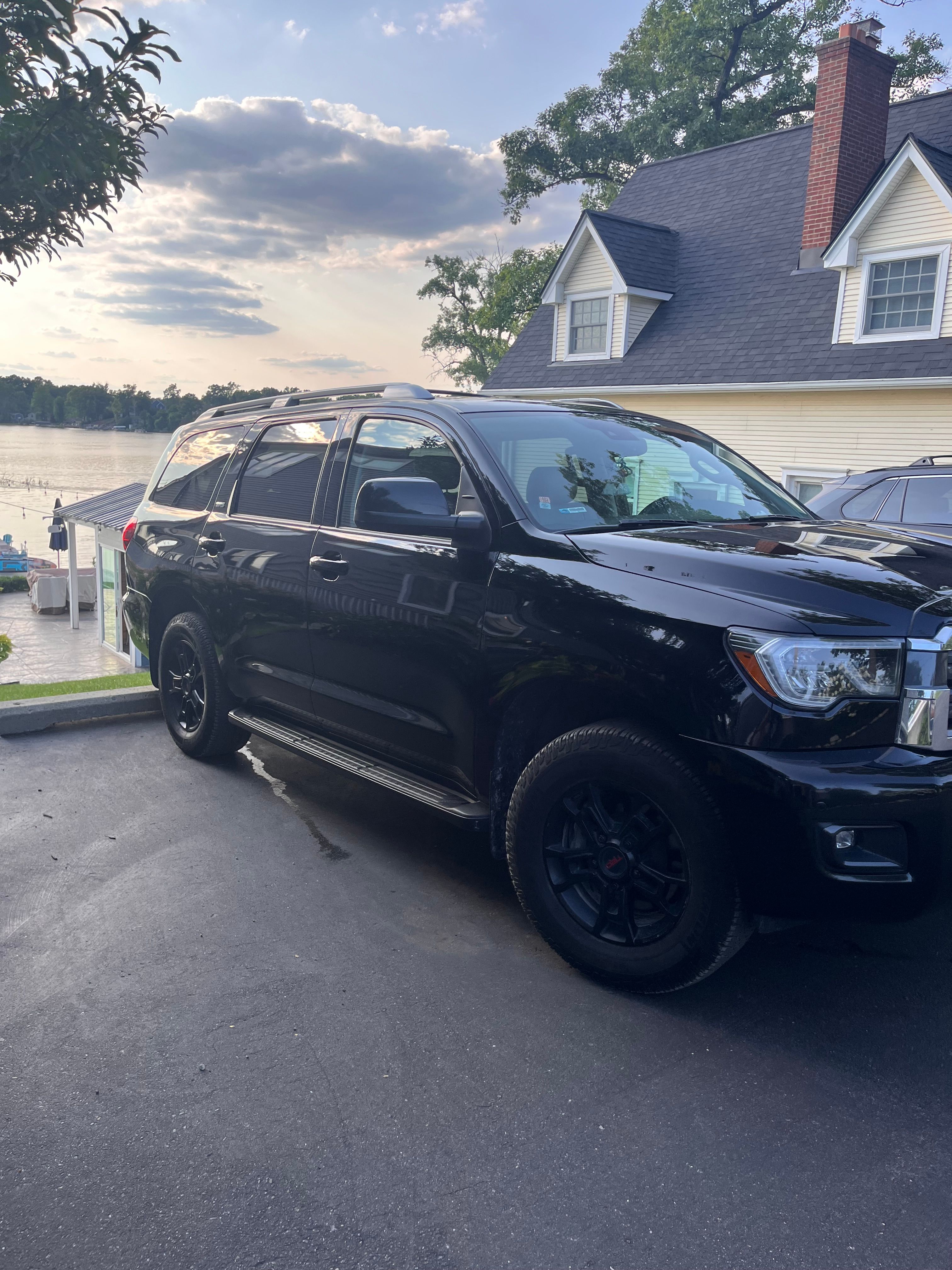 Used 2021 Toyota Sequoia SR5 w/ Premium Package AWD/4WD image 4
